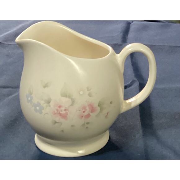 Vintage Pfaltzgraff Tea Rose Creamer 5” Tall Pitcher Stoneware - Picture 2 of 10